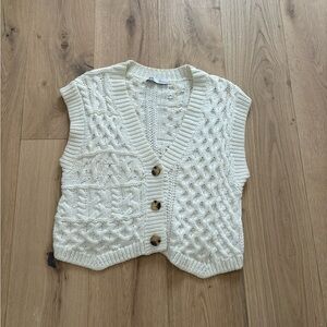 Zara Cream Cable Knit Sweater Vest Size M Button Front Chunky Knit